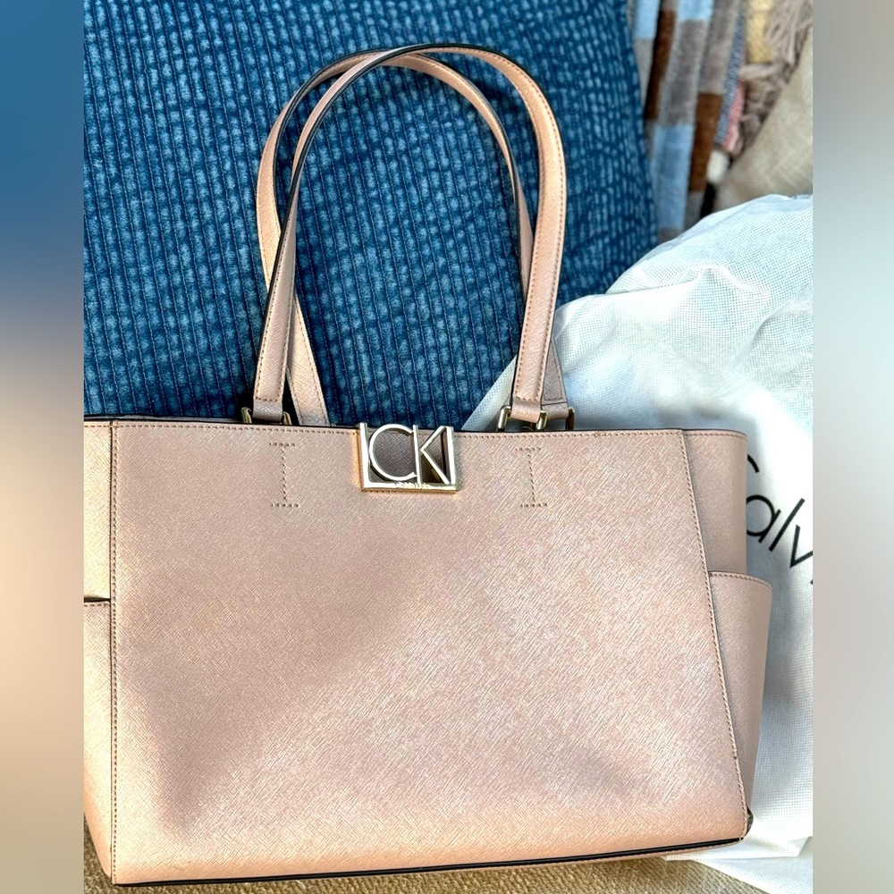 Calvin Klein - lg. tote- pretty pearlized pink